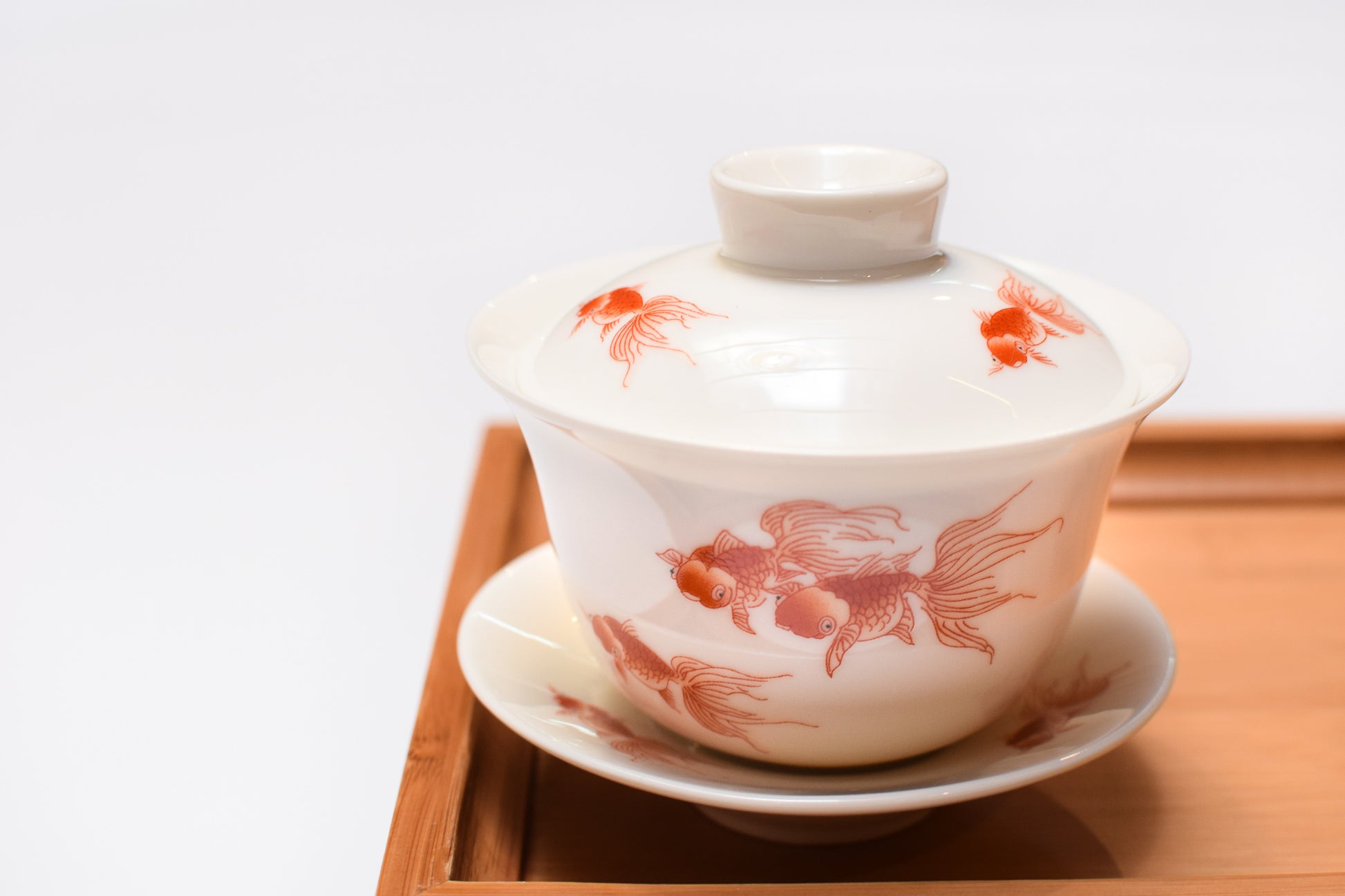 White Porcelain Gaiwan Tea Cup and Saucer Set (Gold Fish)