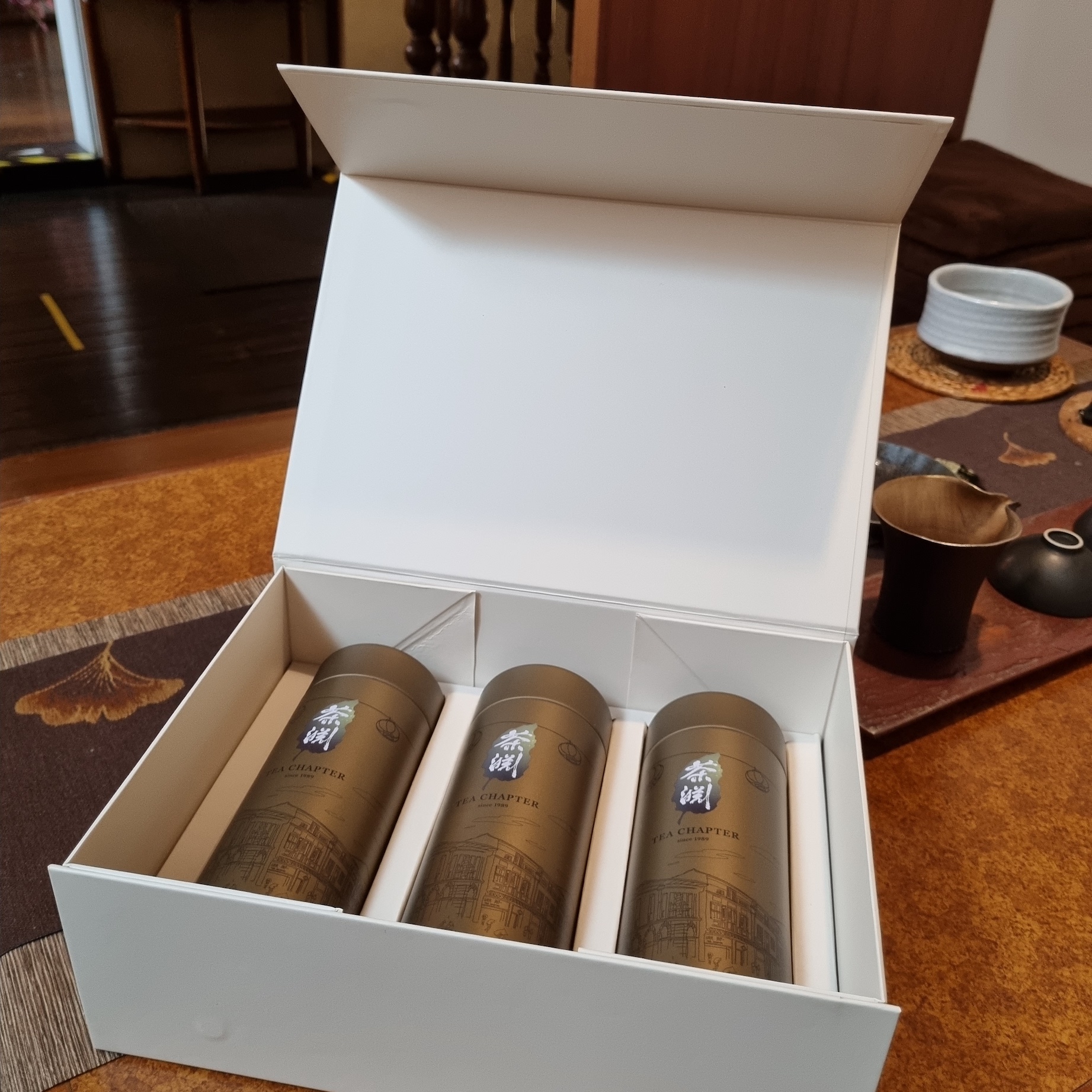 Premium Gift Box (opened with 3 tea tins) Premium Gift Box opened with 3 tea tins Tea Chapter Premium Gift Box